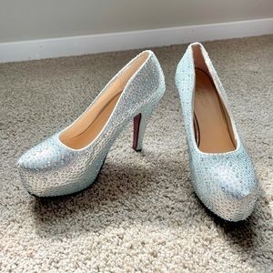 NEW Silver Rhinestone Pump